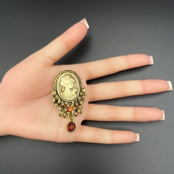 Yellow Gold with Champagne Topaz and Brown Crystal Lady Cameo Pin Back Brooch - Picture 7 of 7